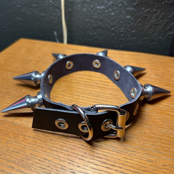 Spiked Choker - Picture 2 of 5